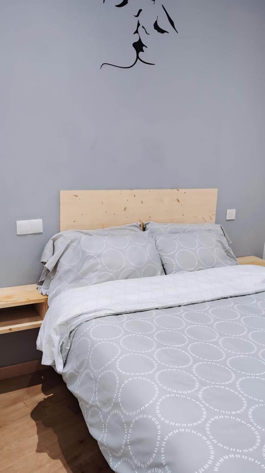 Centrico Apartamento Con Patio Madrid Exteriör bild