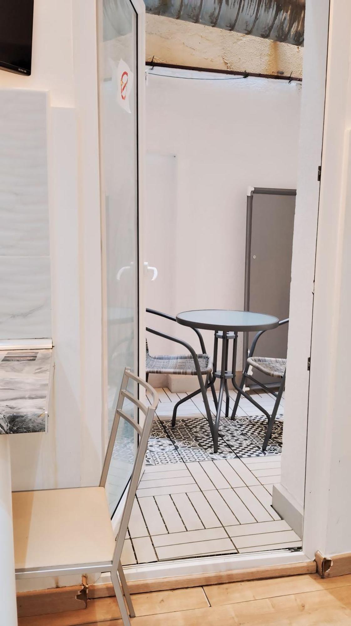 Centrico Apartamento Con Patio Madrid Exteriör bild